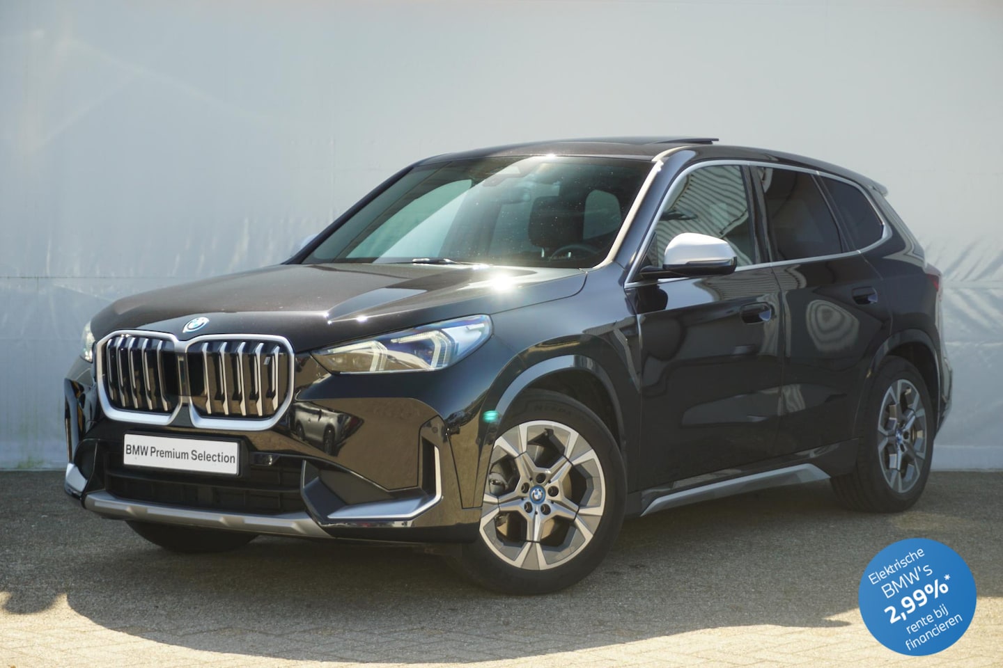 BMW iX1 - xDrive30 18'' / Premium Pack / Trekhaak / Adaptief onderstel / Comfort Acces - AutoWereld.nl