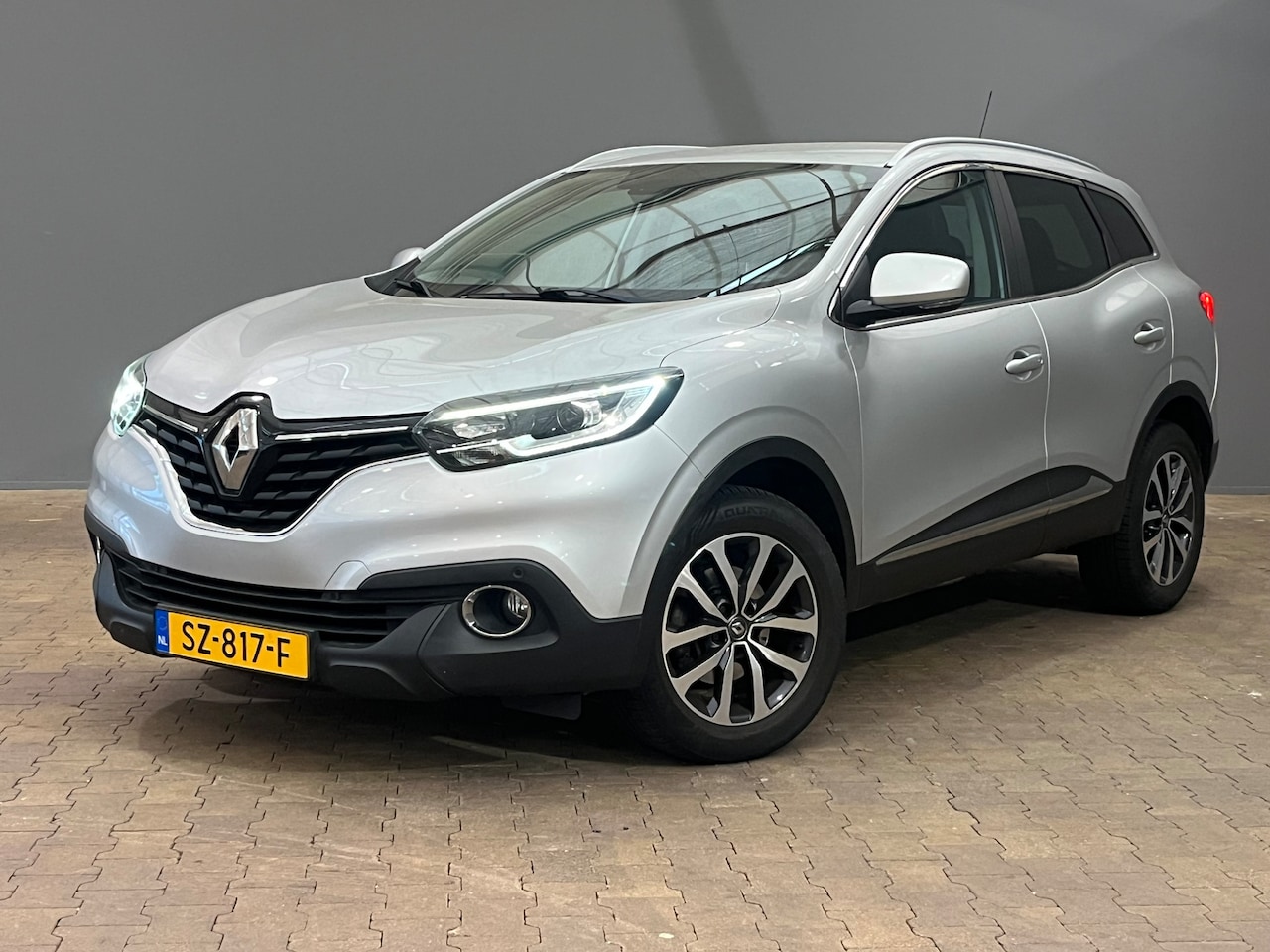 Renault Kadjar - 1.2 TCe Limited | Airco (automatisch) | Buitenspiegels elektrisch inklapbaar | Cruise cont - AutoWereld.nl