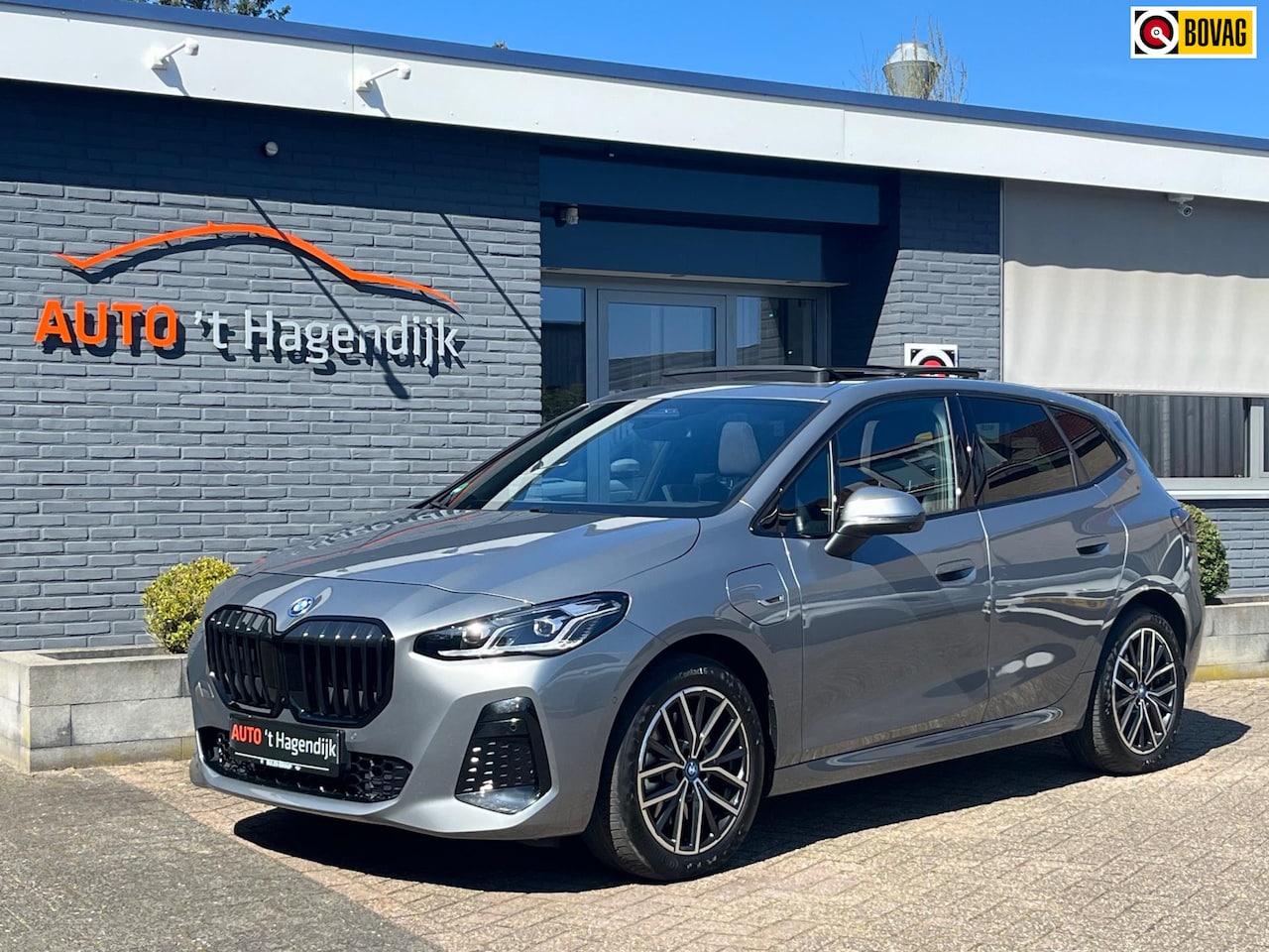 BMW 2-serie Active Tourer - 230e xDrive M Sport trekh pano - AutoWereld.nl