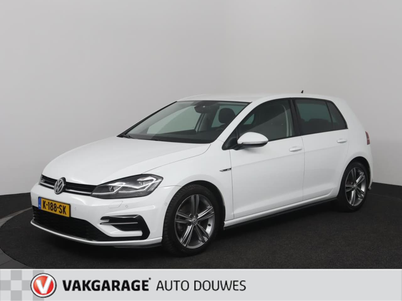 Volkswagen Golf - 1.4 TSI R-Line |Carplay |Android Auto|Stoelverwarming | Massagestoelen - AutoWereld.nl