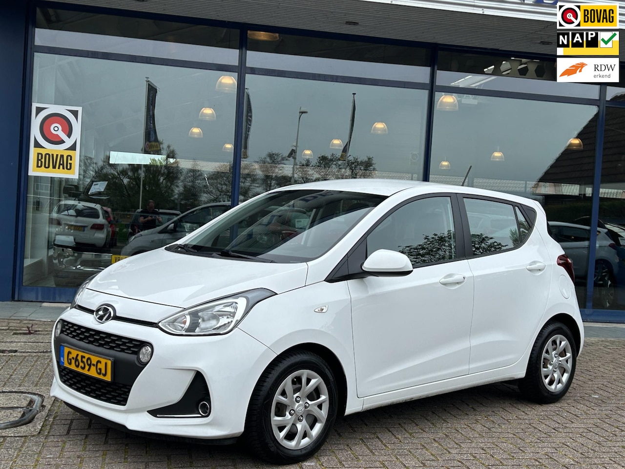 Hyundai i10 - 1.0i Comfort 5Drs Navi Park.Sens App-Connect Elek.Pakket NAP NL-Auto Dealeronderhouden! - AutoWereld.nl