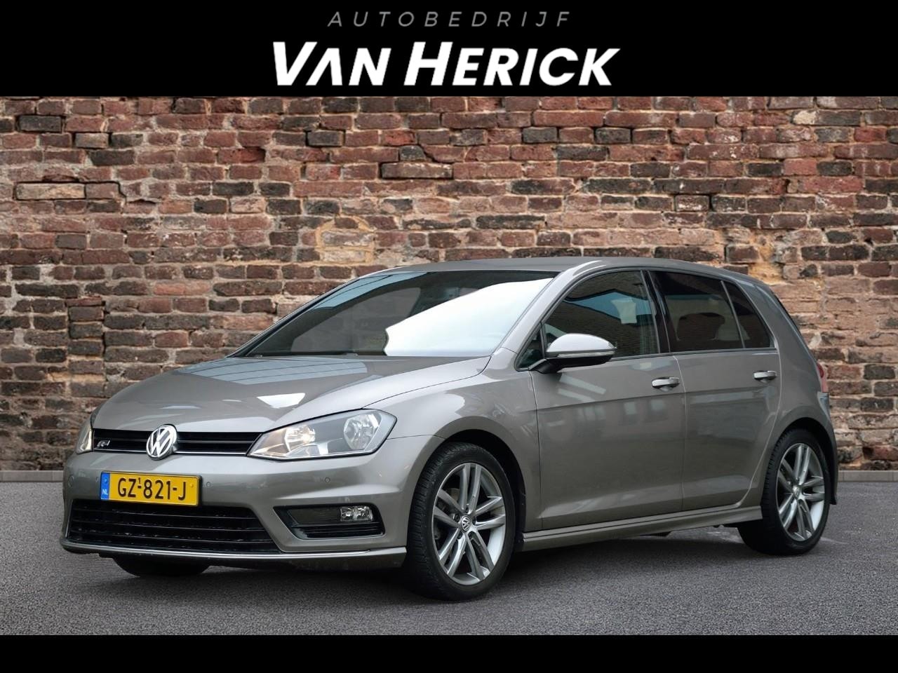 Volkswagen Golf - 1.2 TSI 3x R-line 110PK | Camera | Navi | Cruise | Origineel NL - AutoWereld.nl