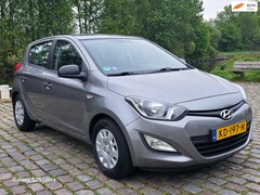 Hyundai i20 - 1.2i First Edition airco aux elektrische ramen cv op afs