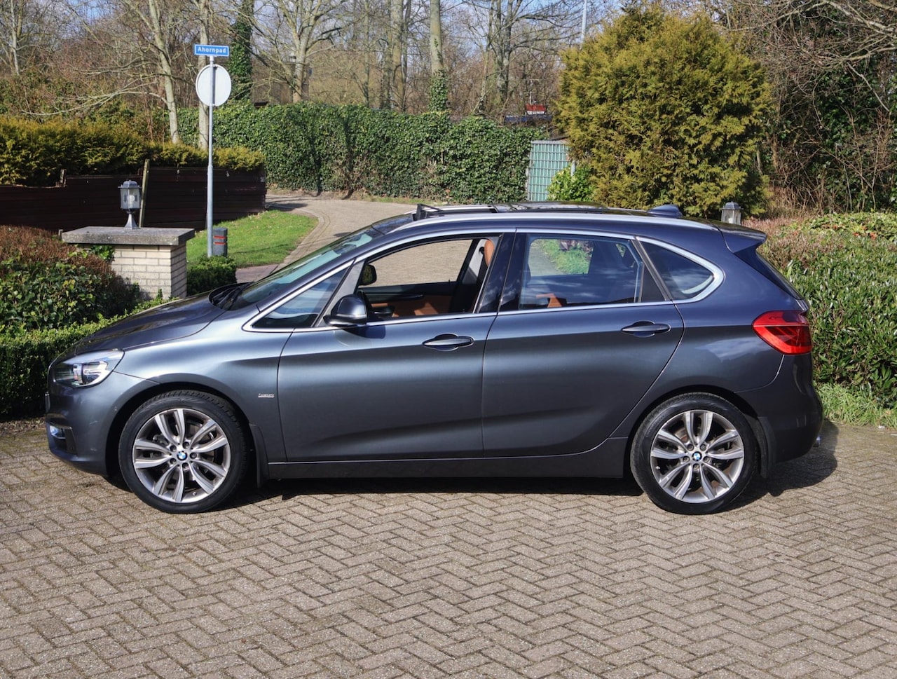 BMW 2-serie Active Tourer - 218i Automaat Panodak/Leer/Trekhaak/HarmanKardon/Stoelverw. - AutoWereld.nl