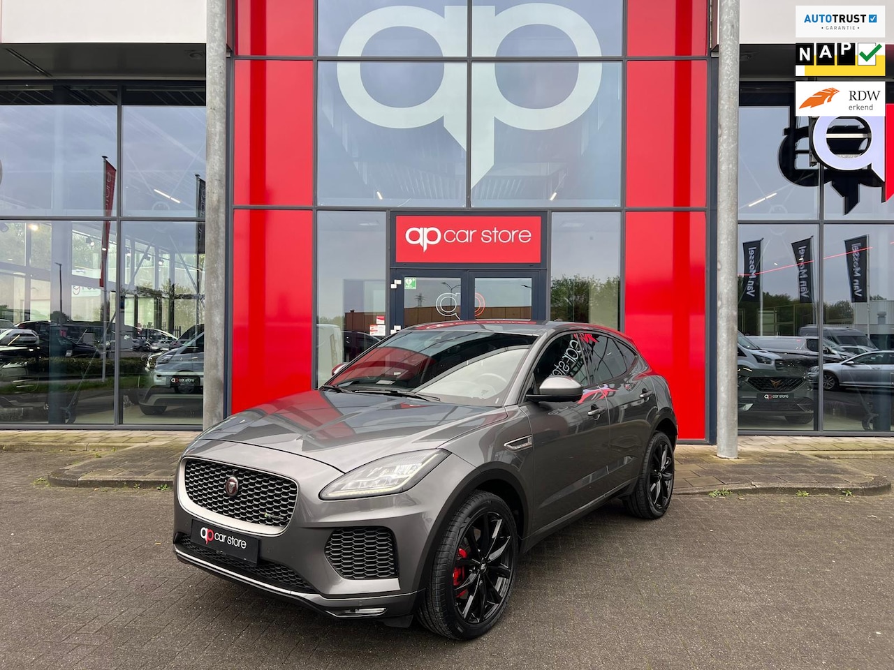 Jaguar E-Pace - 2.0 P250 AWD R-Dynamic 2.0 P250 AWD R-Dynamic - AutoWereld.nl