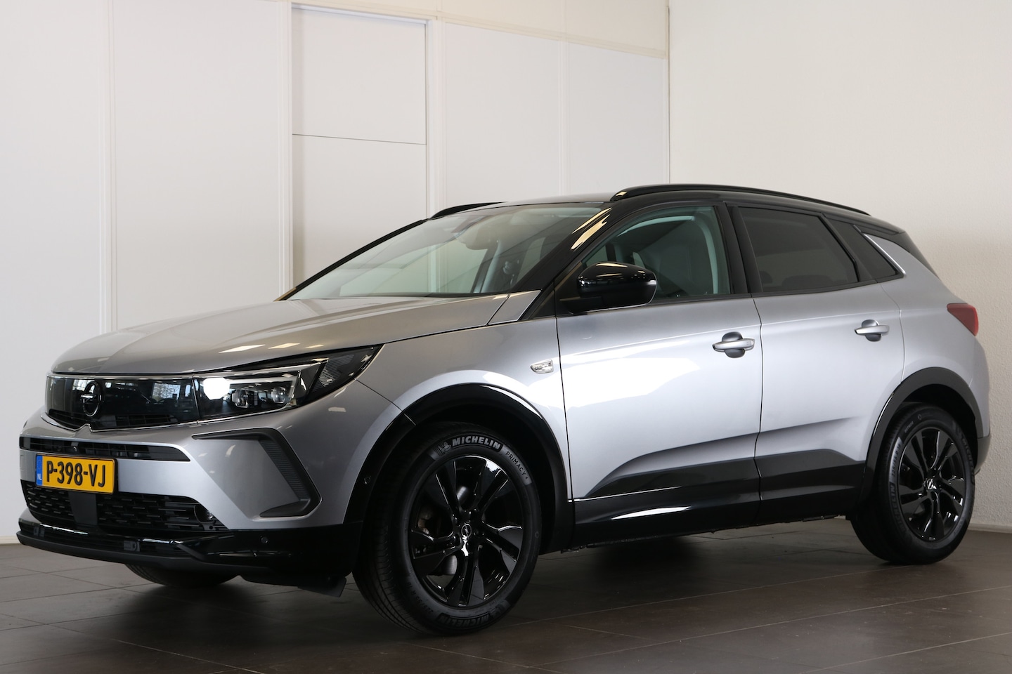 Opel Grandland - 1.2 Turbo GS Line | Navi | Camera | El. achterklep | Verw. stoelen en Stuur | Verw. Voorru - AutoWereld.nl