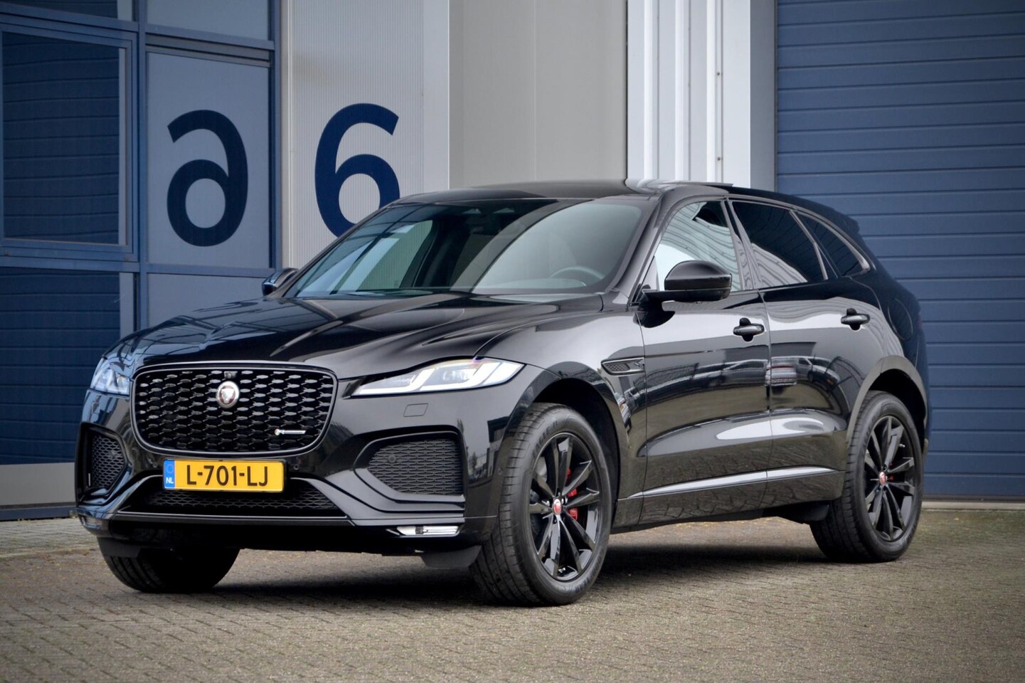 Jaguar F-Pace - 2.0 P400e / R-Dynamic / NL Auto / 1e Eig. / Pano / Meridian / 360 Cam. / 20 Inch - AutoWereld.nl