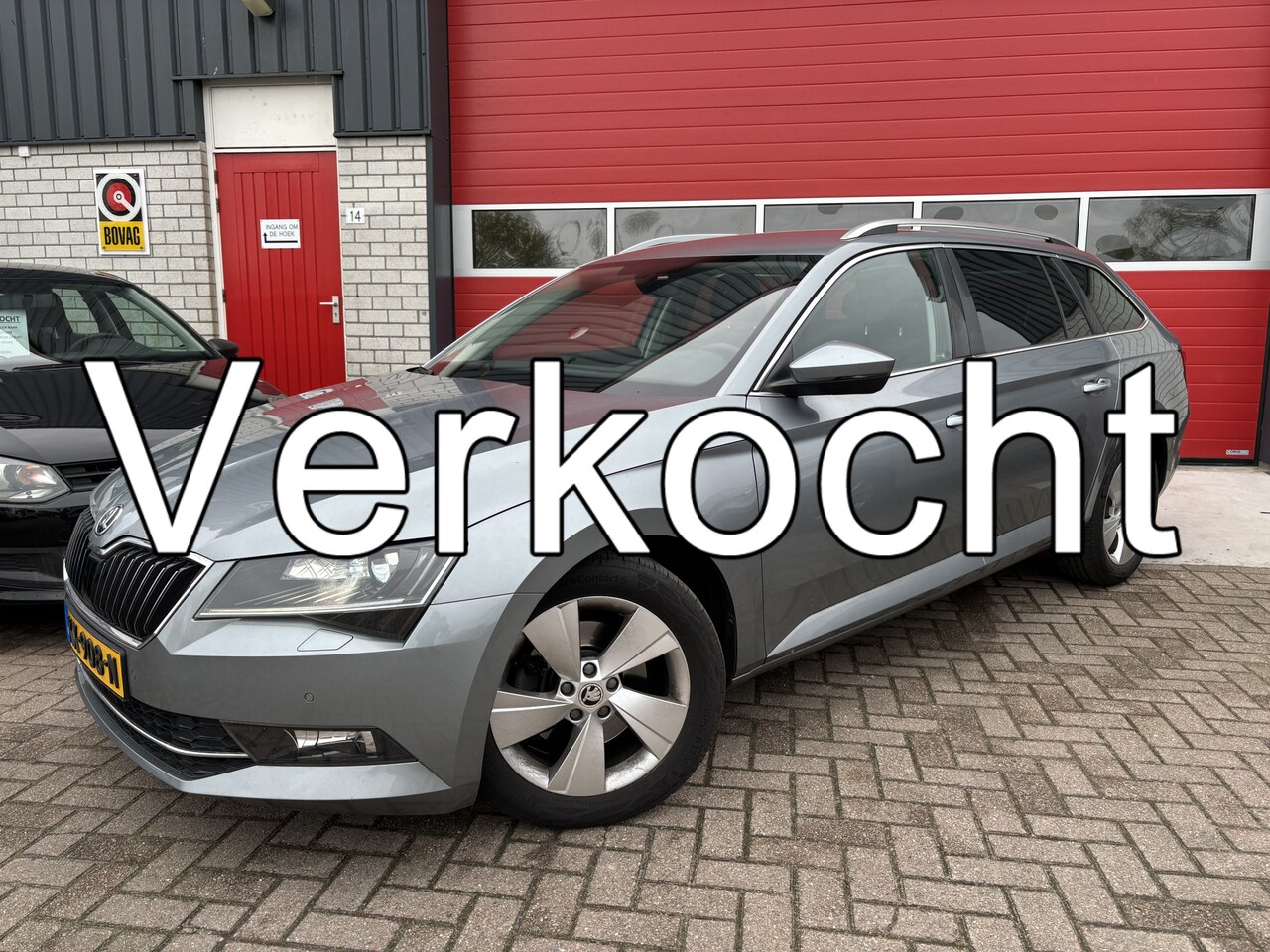 Skoda Superb Combi - 1.4 TSI ACT Ambition Business AUTOMAAT / XENON / TREKHAAK / CARPLAY / CAMERA / NAVI / CLIM - AutoWereld.nl