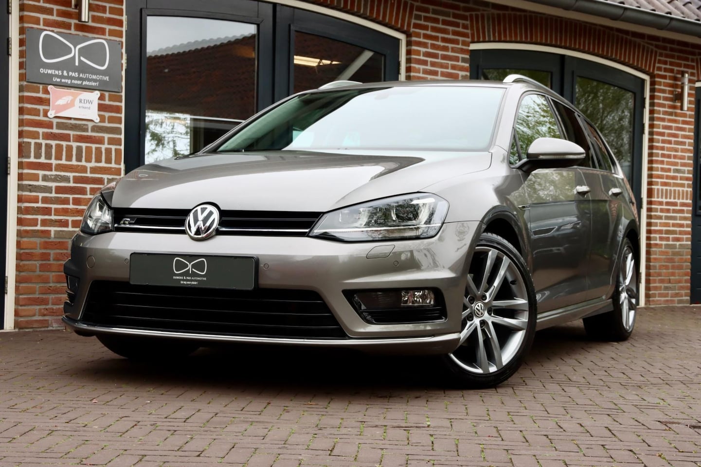 Volkswagen Golf Variant - 1.4 TSI Business Edition Connected R-LINE | NAVIGATIE | XENON | 1E EIGENAAR | DEALEROND. - AutoWereld.nl