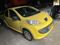 Peugeot 107 - 1.0-12V XR / 100.000 km nieuwe apk
