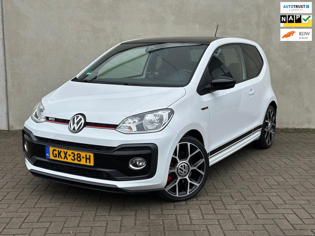 Volkswagen Up! - 1.0 TSI GTI Clima Cruise 17'' Stoelverwarming - AutoWereld.nl