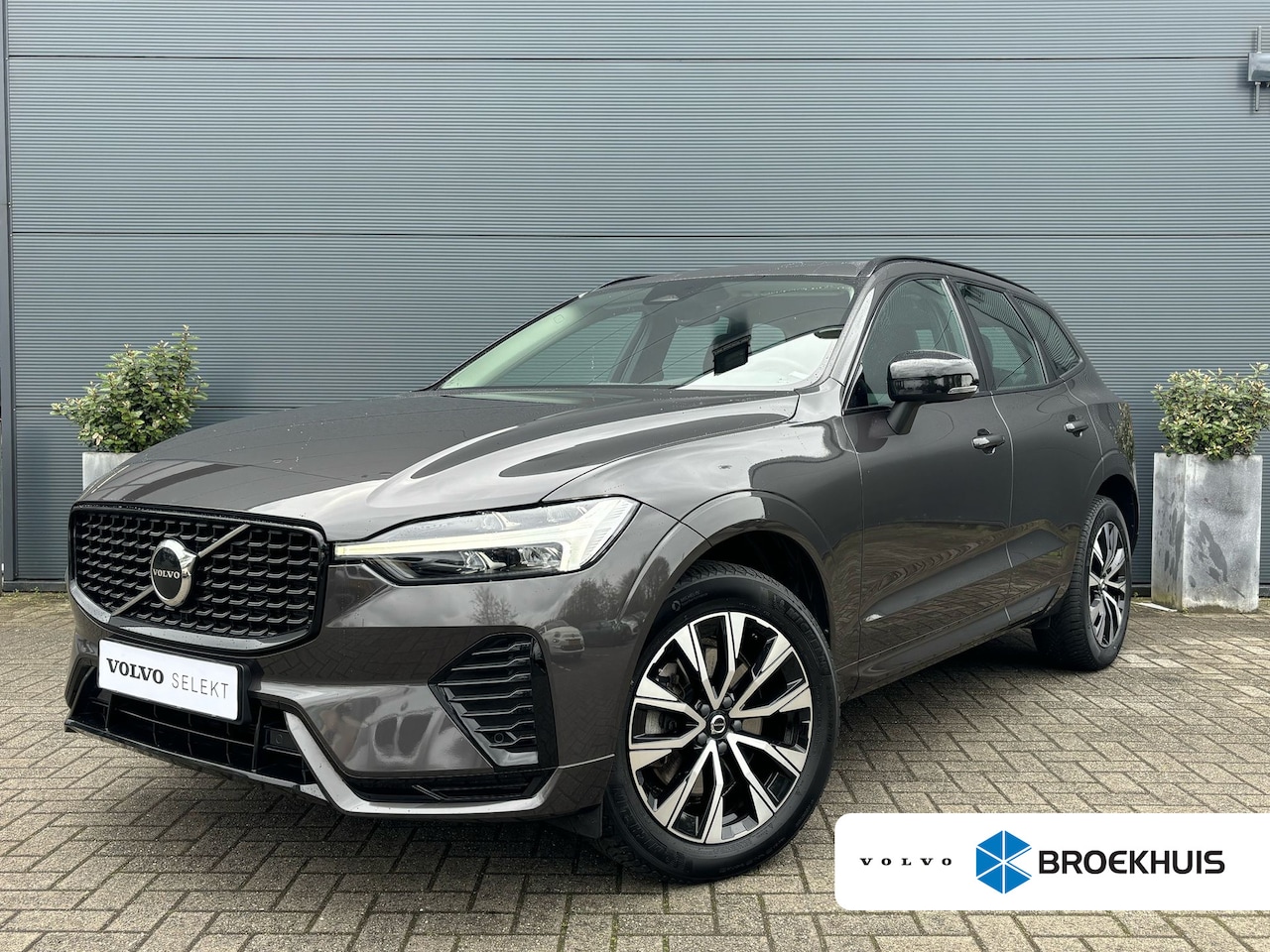 Volvo XC60 - B5 Plus Dark | Achterbank verwarmd | Achteruitrijcamera | Cruise control adaptief met Stop - AutoWereld.nl