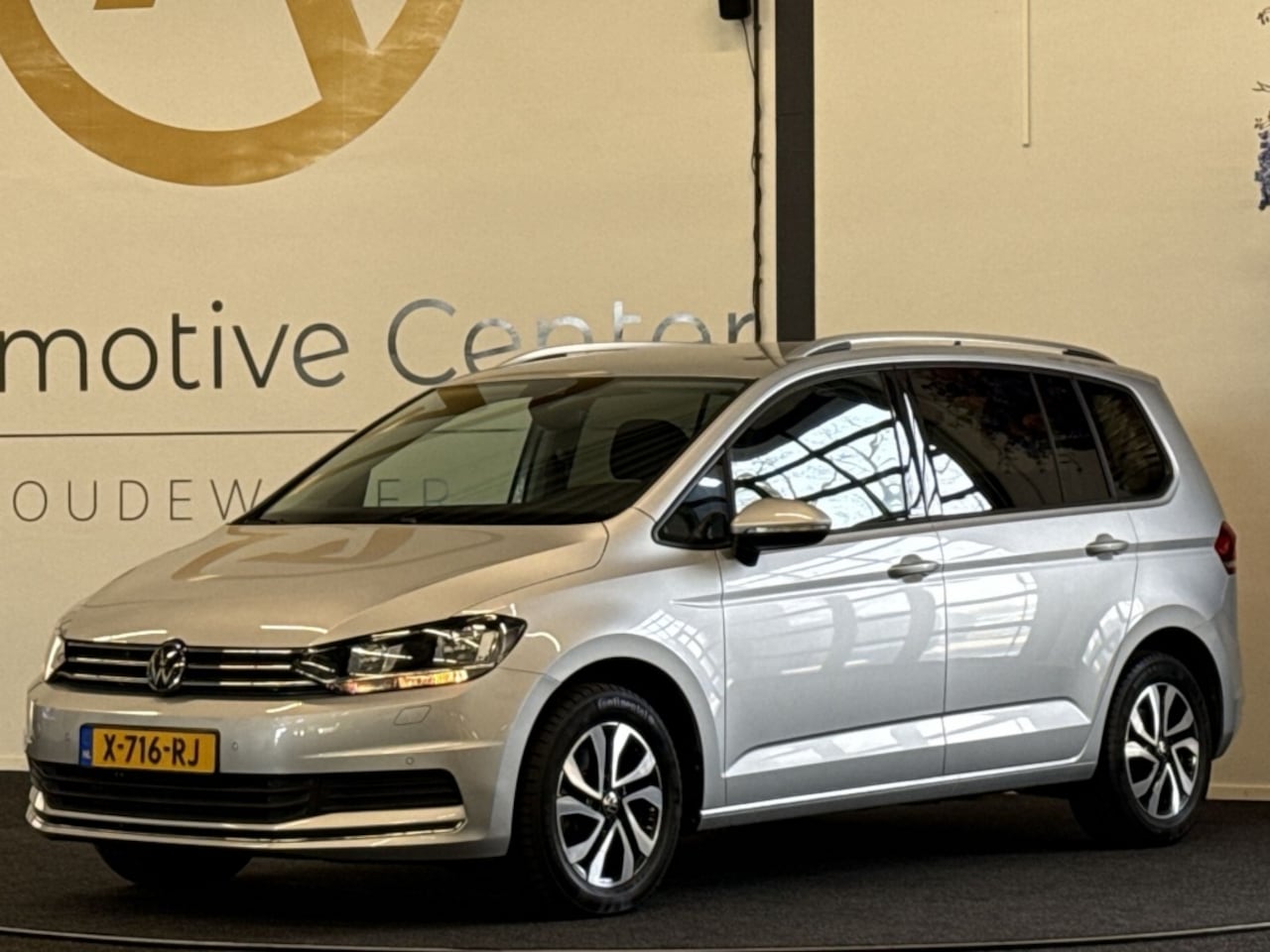 Volkswagen Touran - 1.5 TSI Highline 7p | ADAPTIVE CRUISE | PDC V EN A | NAVI | LMV - AutoWereld.nl