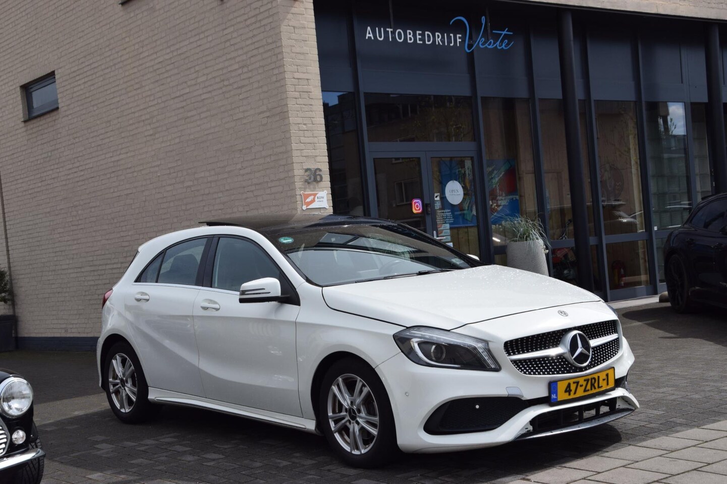 Mercedes-Benz A-klasse - 180 Ambition AMG Pakket|Org.NL|Panoramadak|Automaat - AutoWereld.nl