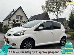 Toyota Aygo - 1.0-12V Dynamic Navigator 81.000 km NL-AUTO-NAP