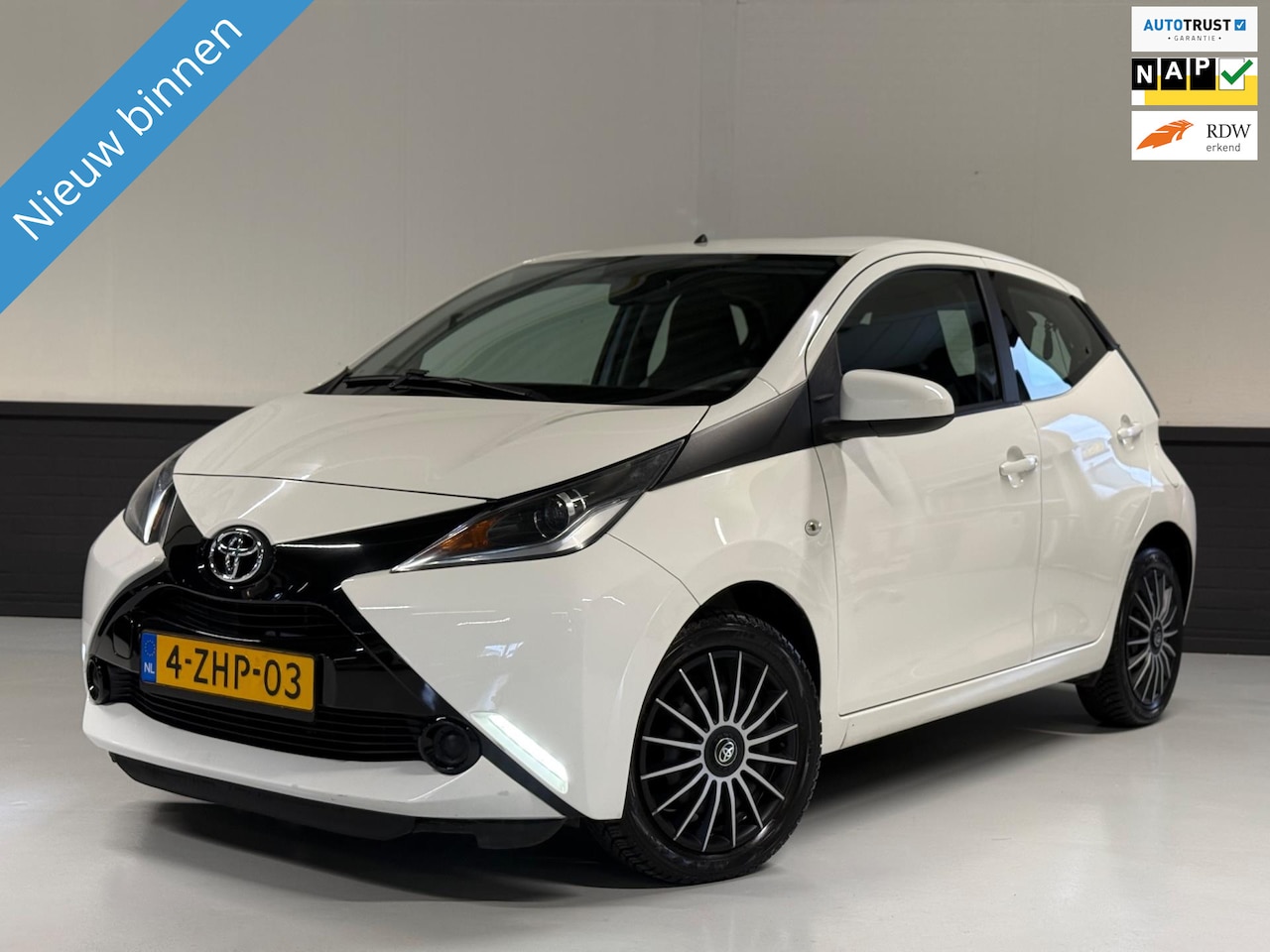 Toyota Aygo - 1.0 VVT-i x-play Navi|Camera|Led!! - AutoWereld.nl