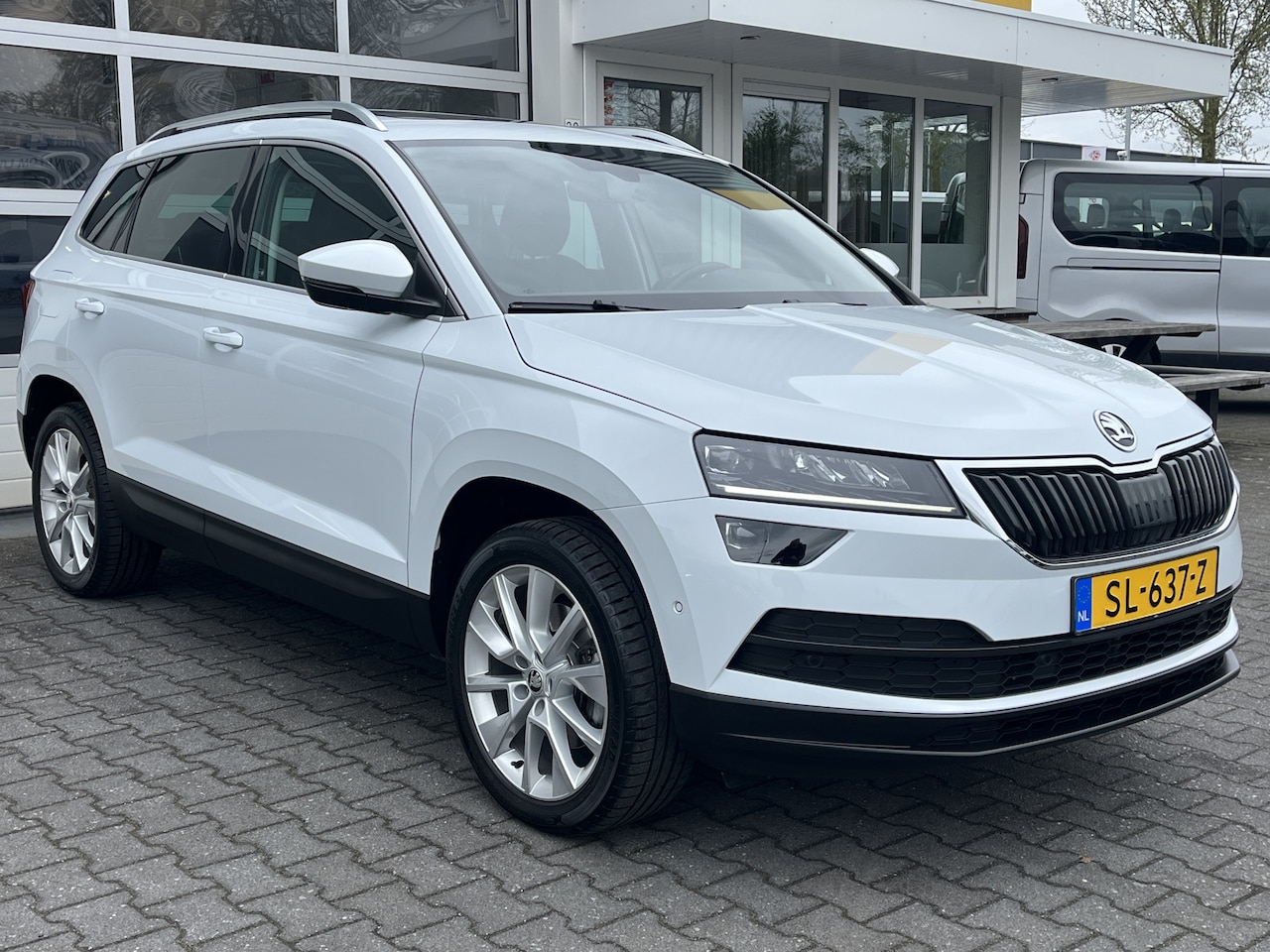 Skoda Karoq - 1.5 TSI ACT Style Business Pano ACC Trekhaak Leder Canton - AutoWereld.nl