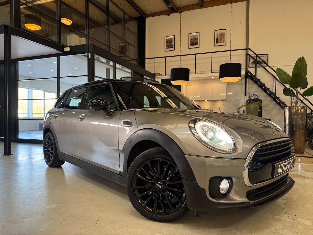 MINI Clubman - Mini 1.5 Cooper Chili Serious Business |Vol|Automaat|Panoramadak|NAP|Leder Bekleding|Navig - AutoWereld.nl