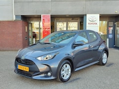 Toyota Yaris - 1.5 HYBRID 115 CLIMA APPLE/ANDROID CAMERA BLUETOOTH AD-CRUISE LM-VELGEN NL-AUTO