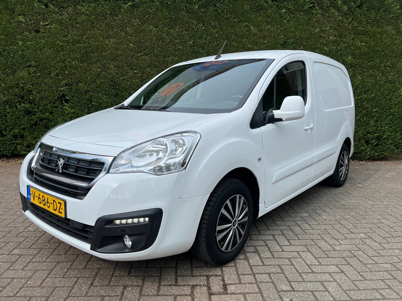 Peugeot Partner - 120 1.6 Navi, Apllecarplay, Camera & PDC, Cruise, Eerste eigenaar ! - AutoWereld.nl