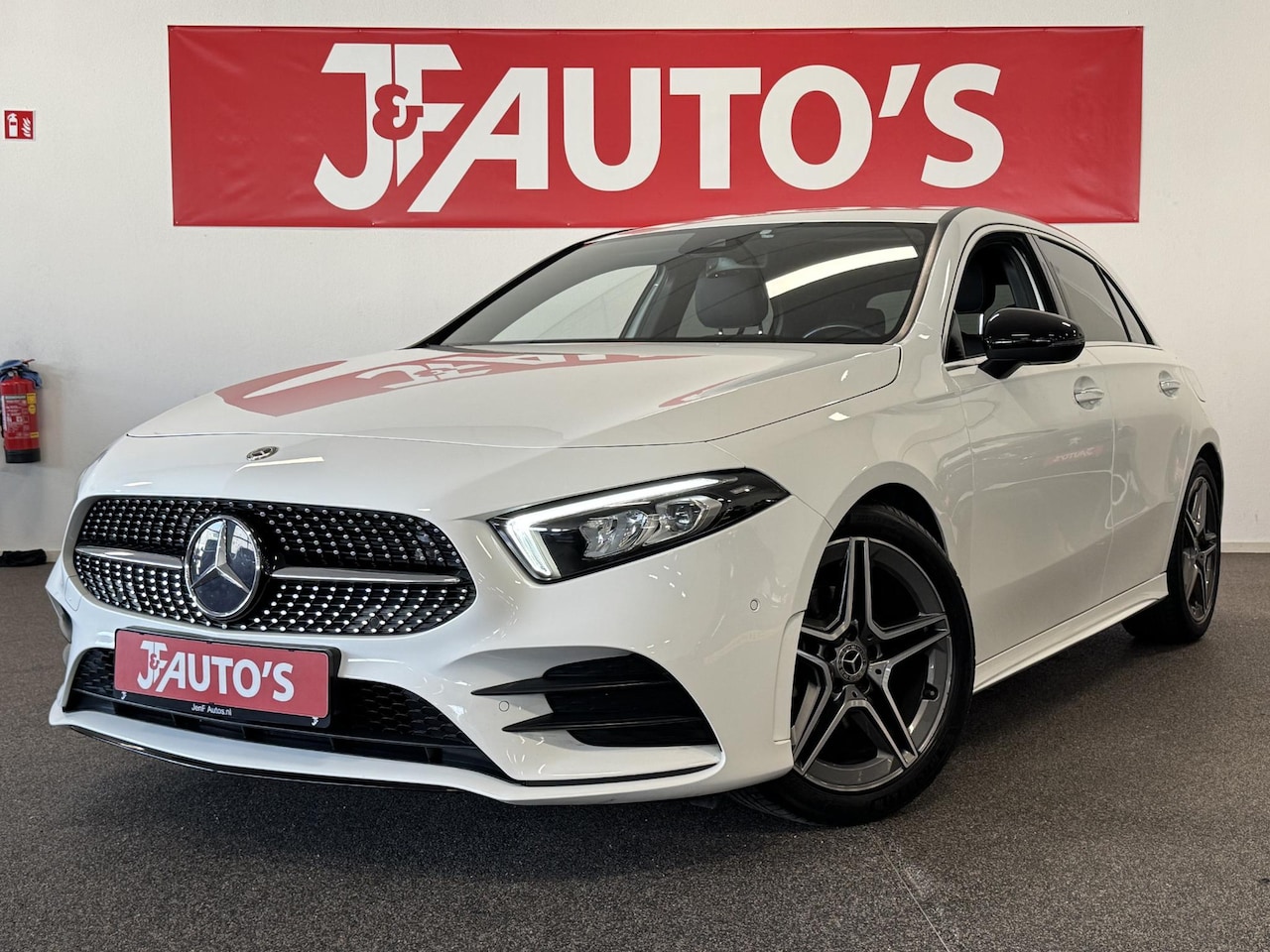 Mercedes-Benz A-klasse - 180 AMG-LINE LEER, NAVIGATIE, CAMERA, LED, CRUISE - AutoWereld.nl