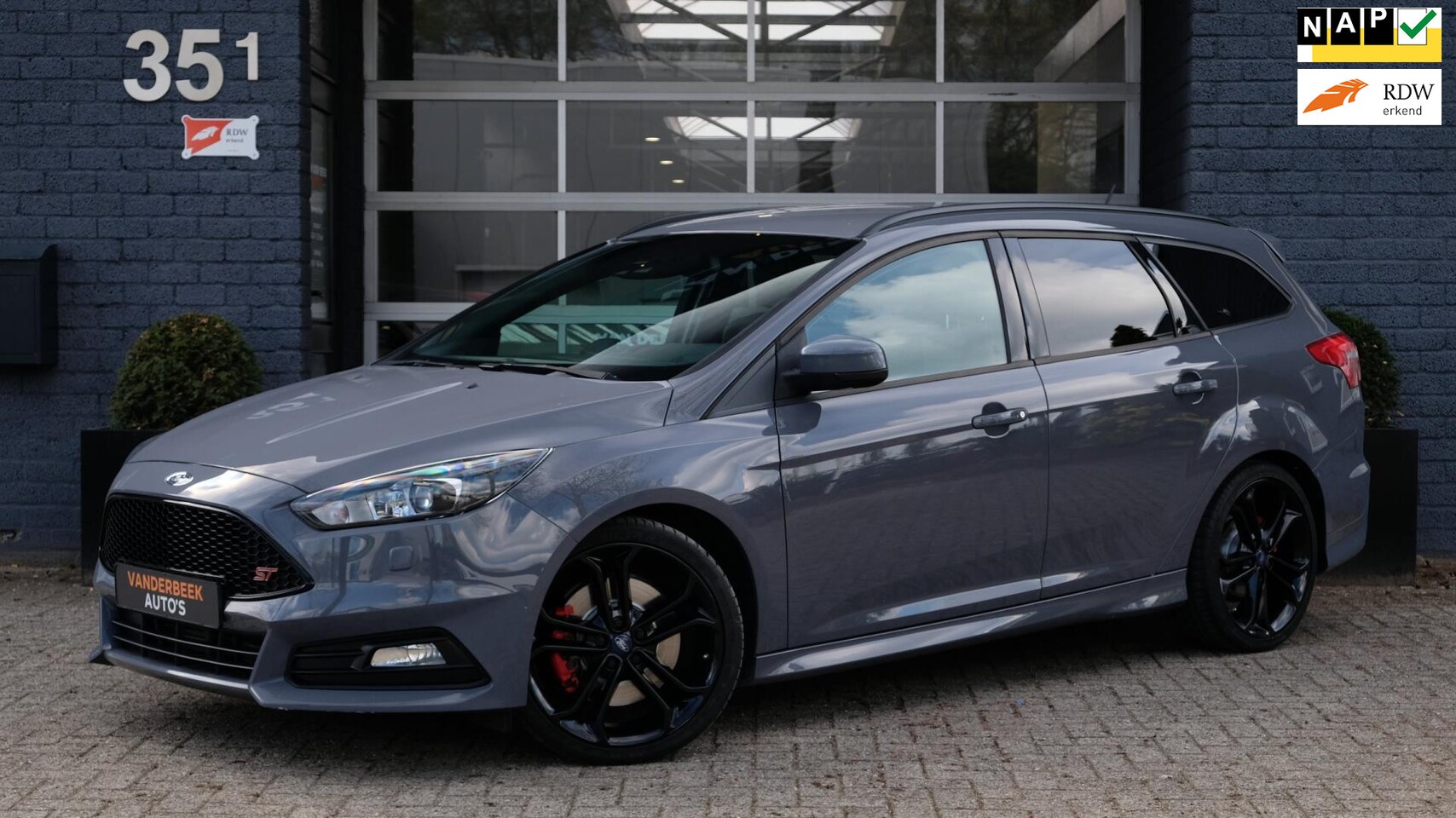 Ford Focus Wagon - 2.0 ST 250 ST-3 Stealth Grey - AutoWereld.nl