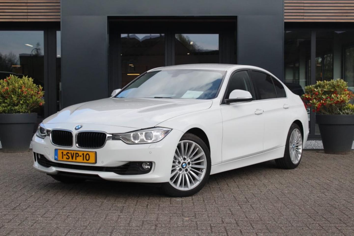 BMW 3-serie - 320i Executive Aut - AutoWereld.nl