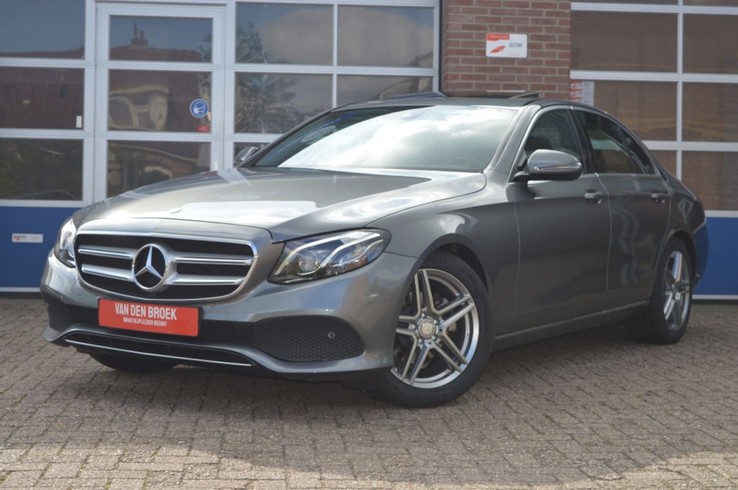 Mercedes-Benz E-klasse - 200 Prestige | SCHUIF.DAK - AUT - CAMERA - AutoWereld.nl