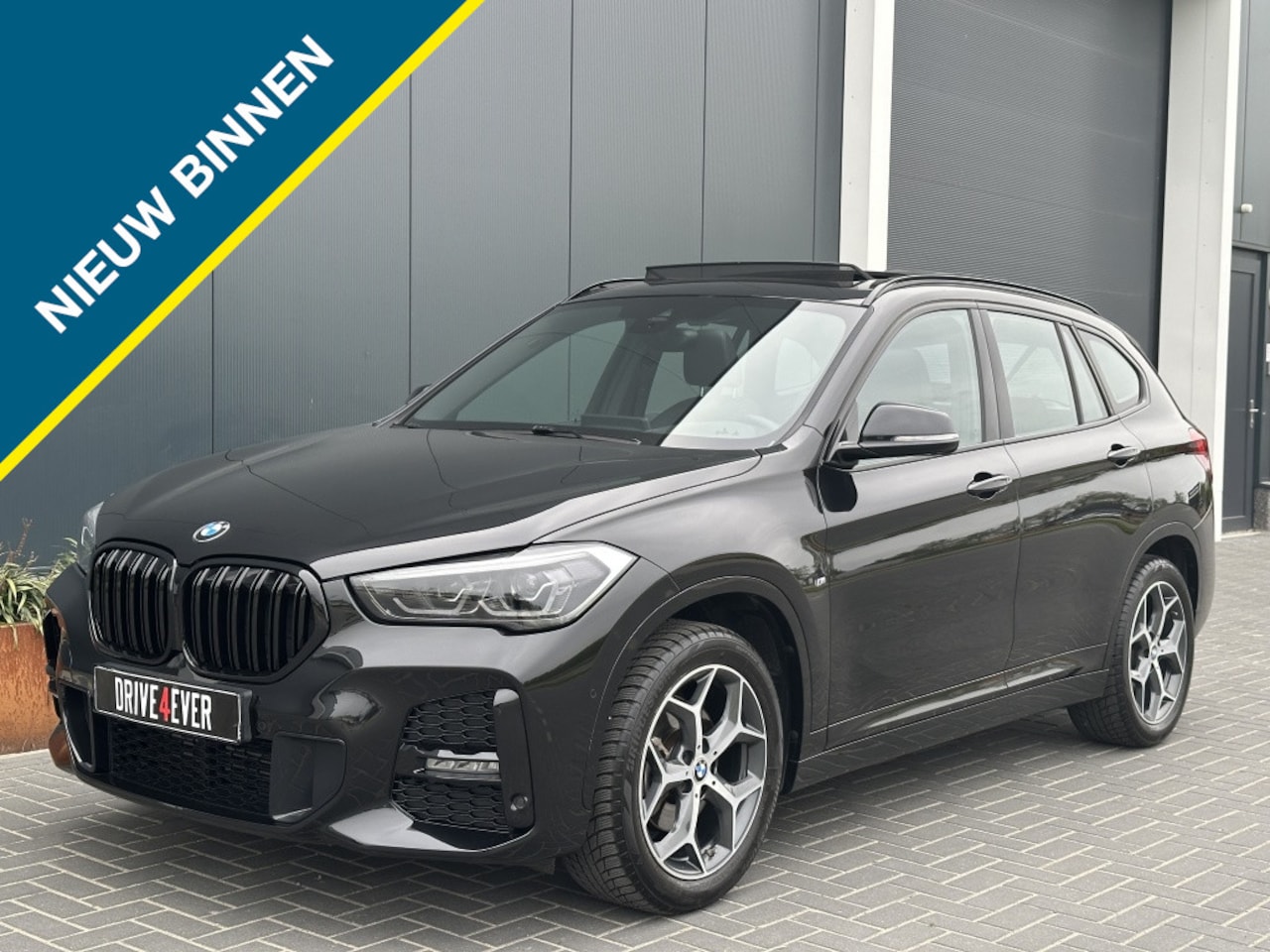 BMW X1 - sDrive18i M PACK 2022 PANO NAVI CR CONTROL CAMERA CLIMATE CONTRO - AutoWereld.nl