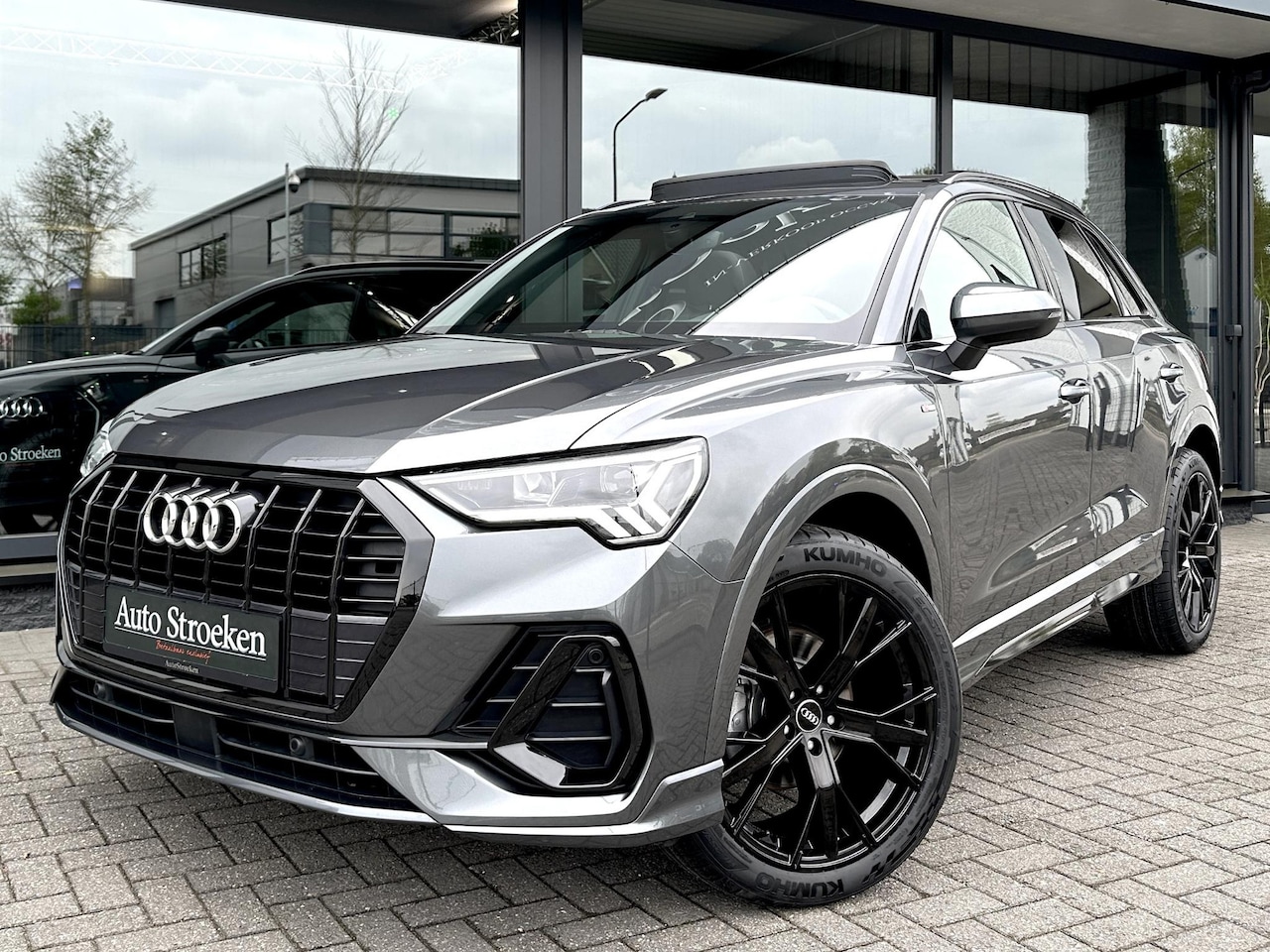 Audi Q3 - 35 TFSI 3X S-Line Black Pano Navi Leder Garantie - AutoWereld.nl