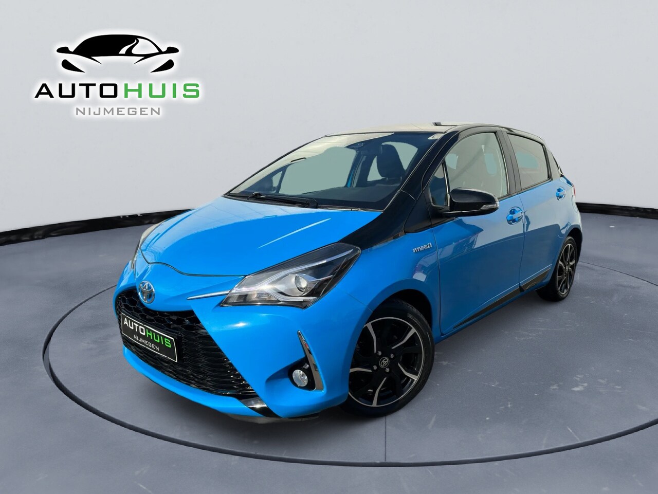 Toyota Yaris - 1.5 Hybrid Bi-Tone Plus Navigatiesysteem Line assist Achteruitrijcamera - AutoWereld.nl