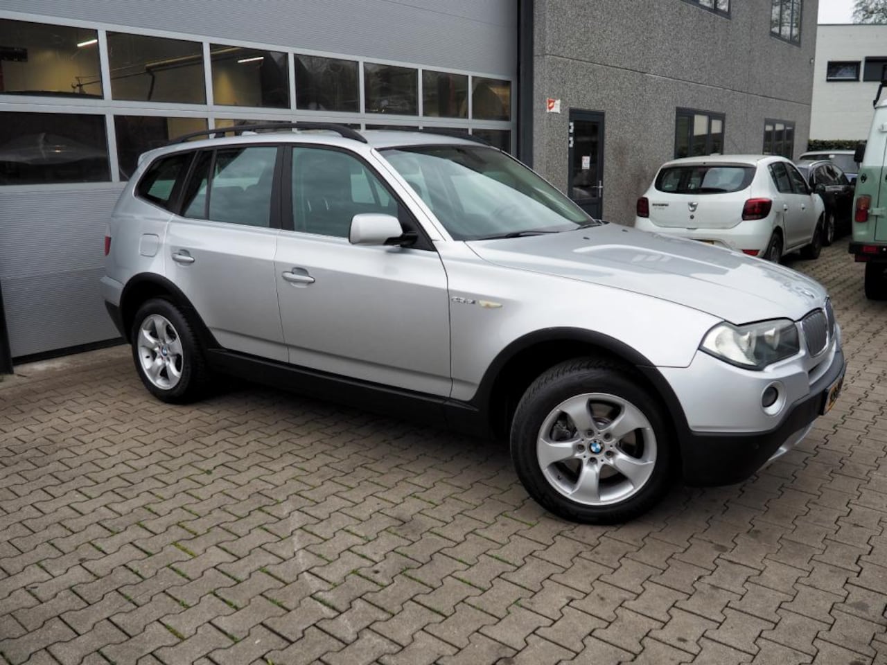 BMW X3 - 2.5SI Executive AUTOM. CLIMA CRUISE NAVI PARKEER S.