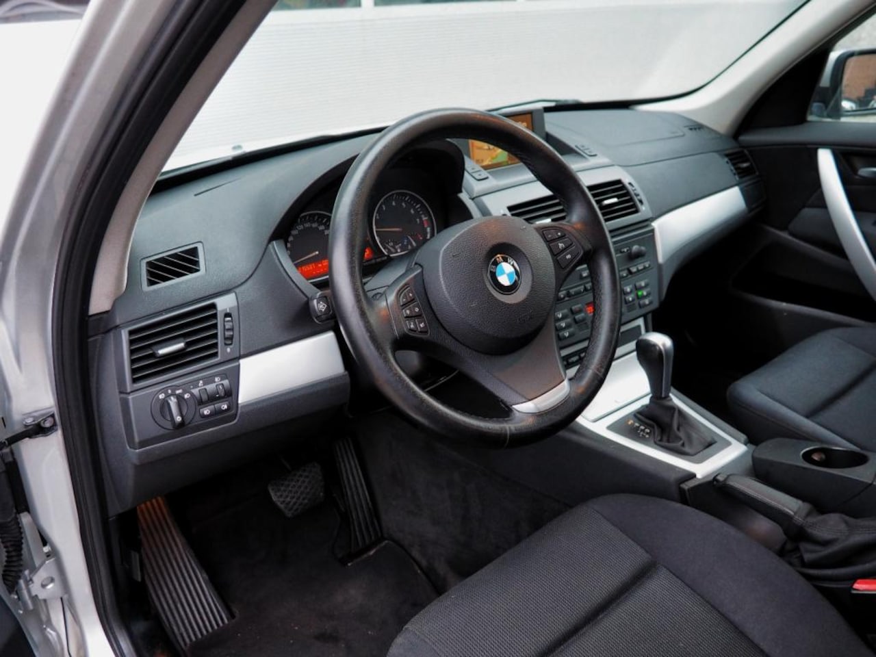 BMW X3 - 2.5SI Executive AUTOM. CLIMA CRUISE NAVI PARKEER S.