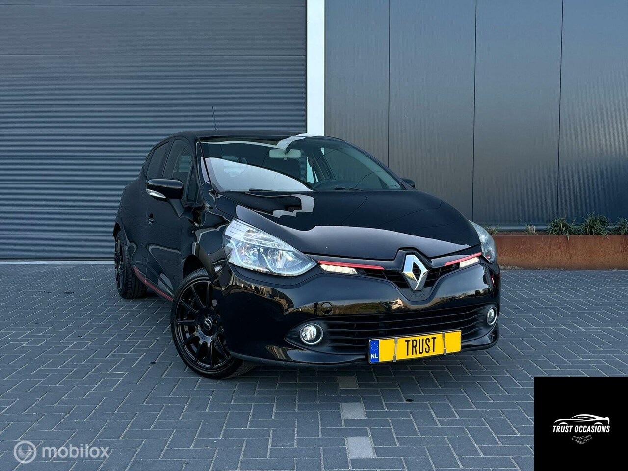 Renault Clio - Airco NAVI CRUISE NAP LED MONACO WHEELS SUBWOOFER - AutoWereld.nl