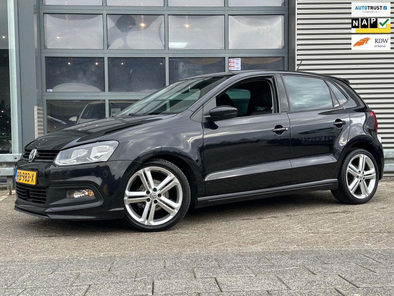 Volkswagen Polo - 1.2 TSI Comfortline Business R | NAVI | PDC |CRUISECR |Climate - AutoWereld.nl