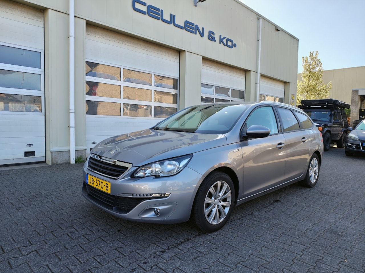 Peugeot 308 SW - 1.2 110pk PureTech Style | Trekhaak - AutoWereld.nl