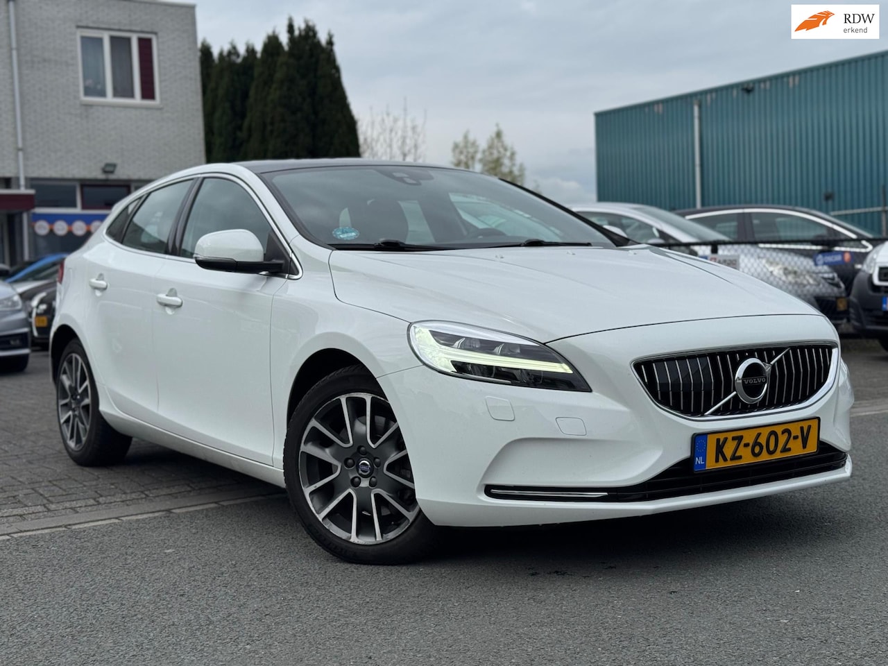 Volvo V40 - 2.0 D3 Momentum 2.0 D3 Momentum - AutoWereld.nl
