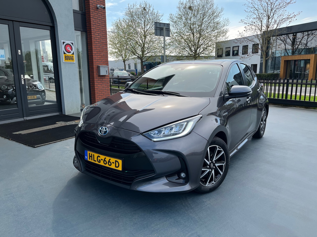 Toyota Yaris - 1.5 Hybrid Style AUTOMAAT NAVI DIGITAAL DASH - AutoWereld.nl