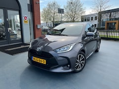 Toyota Yaris - 1.5 Hybrid Style AUTOMAAT NAVI DIGITAAL DASH