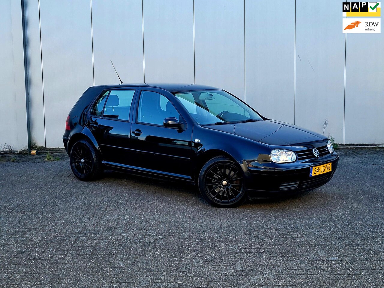 Volkswagen Golf - 2.3 V5 Highline / Airco / Cruise control / 5 deurs / Nap - AutoWereld.nl
