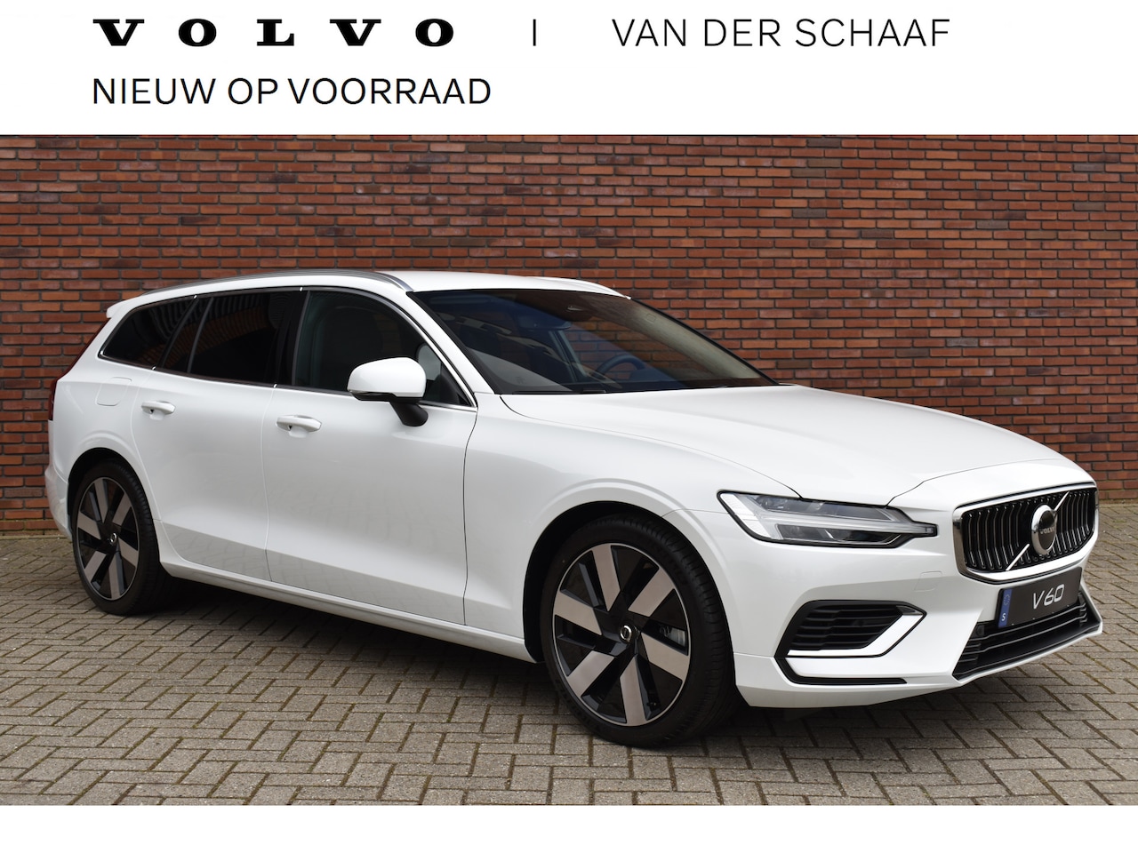 Volvo V60 - T6 350PK Plug-in hybrid AWD Essential Edition | Climate Pack | Moritz Leder | Driver Assis - AutoWereld.nl