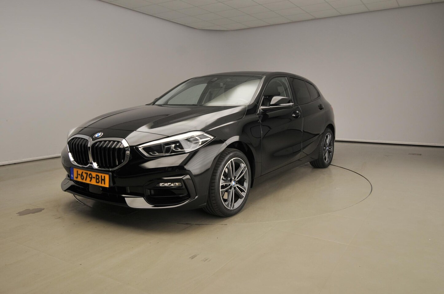 BMW 1-serie - 5-deurs 118i | LED | Navigatie | Sportstoelen | Clima | PDC | DAB | Alu 17 inch - AutoWereld.nl