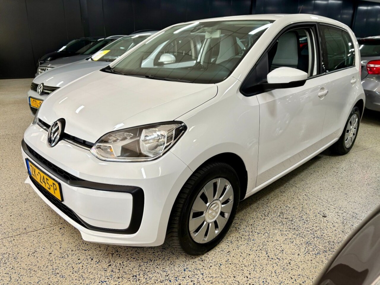 Volkswagen Up! - MOVE UP! Airco Navigatie LED Bluetooth USB AIRCO / ISOFIX - AutoWereld.nl