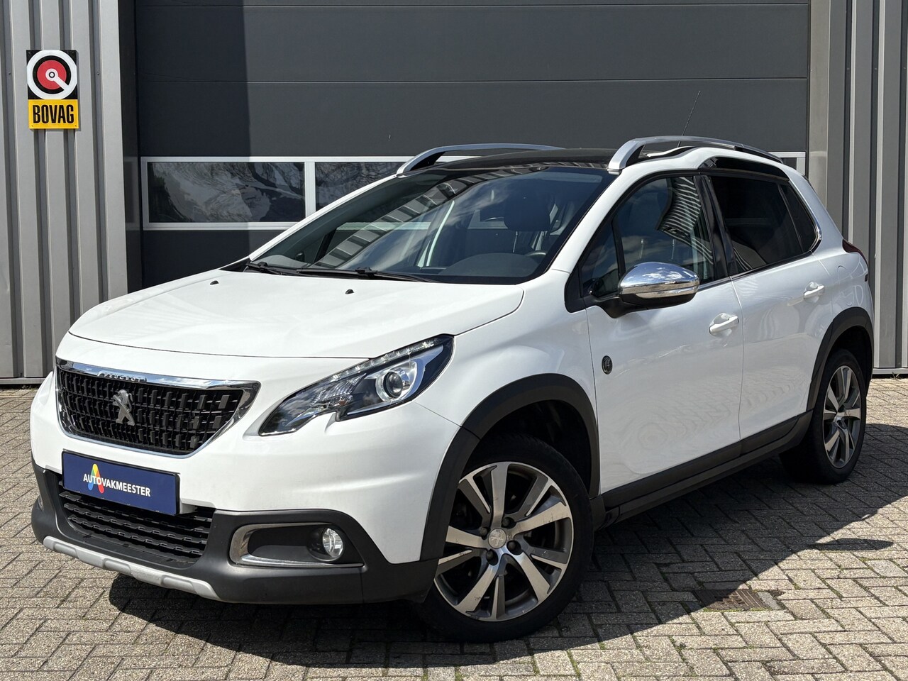 Peugeot 2008 - 1.2 PureTech Crossway | Pano | Navi | Carplay | Camera | Interesse? Bel of App naar: 06 30 - AutoWereld.nl