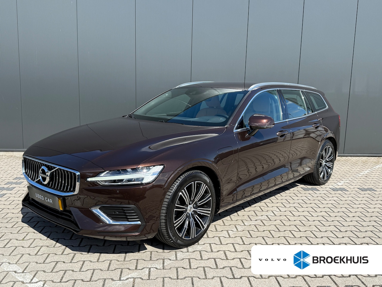 Volvo V60 - T6 Twin Engine AWD Inscription | Camera | Adaptive Cruise | BLIS | Stoelverwarming | Leder - AutoWereld.nl