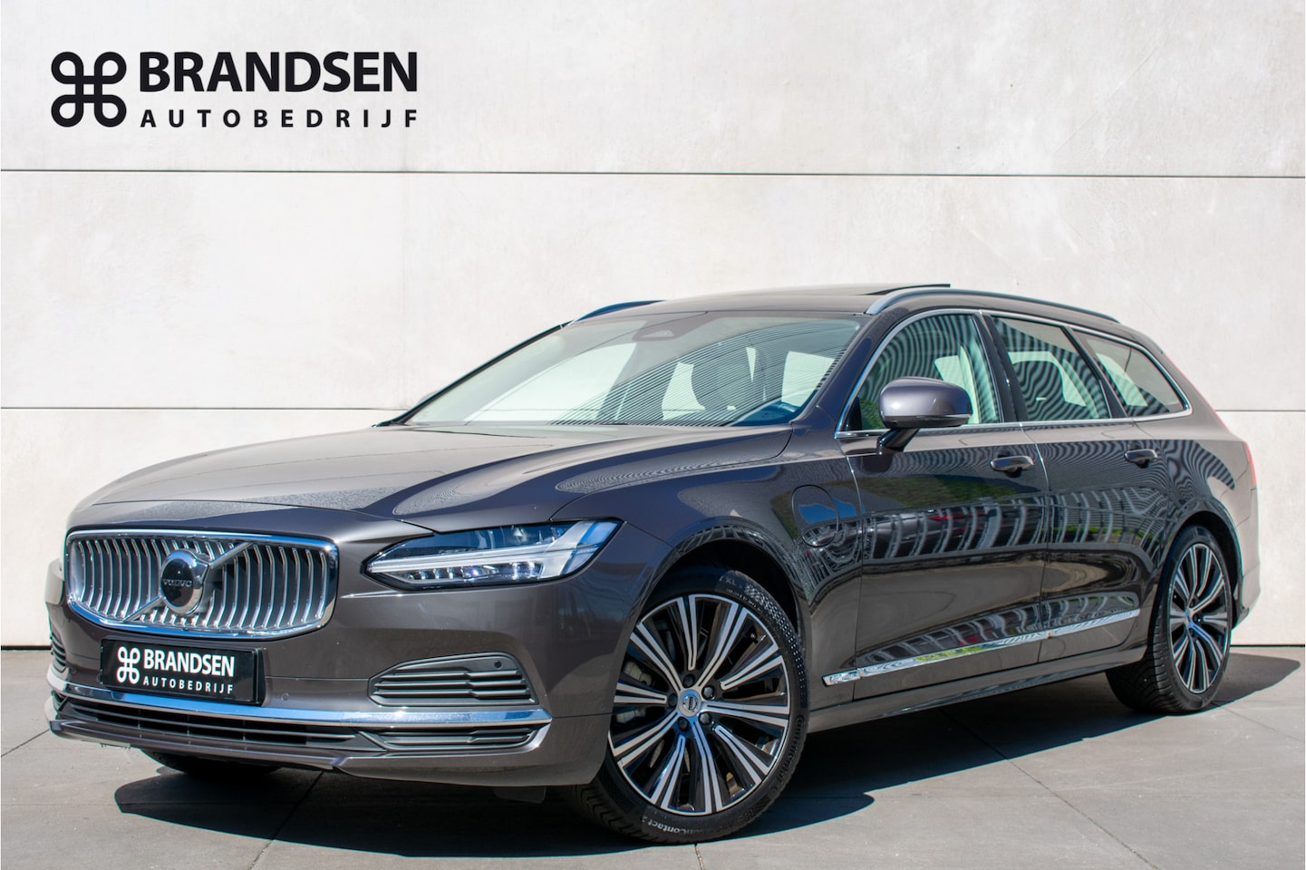 Volvo V90 - 2.0 T6 Plug-in hybrid AWD Ultimate Bright Long Range-panoramadak-headup display-keyless-AC - AutoWereld.nl