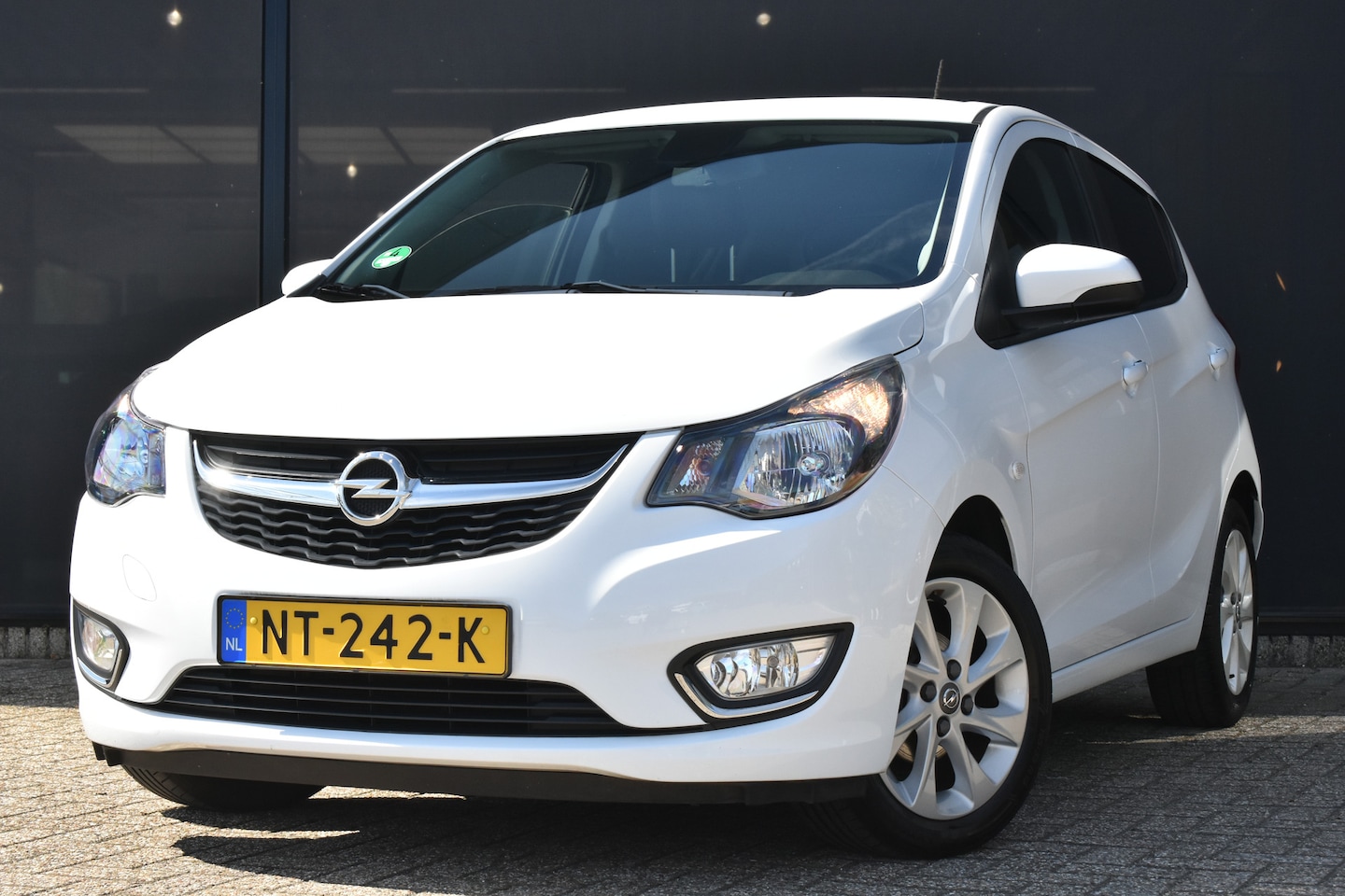 Opel Karl - 1.0 ecoFLEX Innovation Navigatie by App | Half-Leder | 15"LMV | Cruise Control | Climate C - AutoWereld.nl