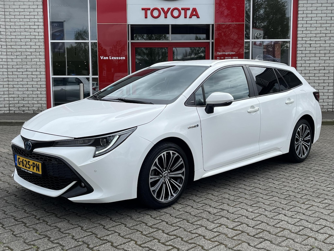 Toyota Corolla Touring Sports - 1.8 HYBRID DYNAMIC LED 17''LM-VELGEN APPLE/ANDROID PARK-SENSOREN CAMERA NAVI - AutoWereld.nl