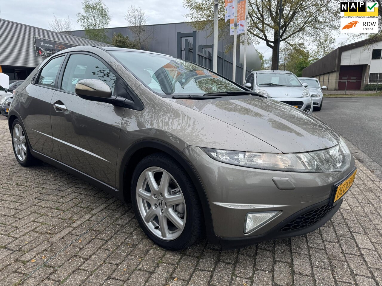 Honda Civic - 1.8 Executive navi, cruise, elec pakket, airco, multi-stuur, elec pakket, nwe apk, 1e eige - AutoWereld.nl