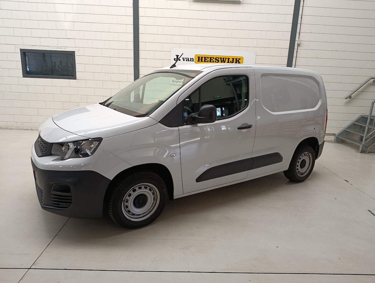 Peugeot Partner - 1.5 BlueHDi 100 S&S L1 2e Paasdag Geopend !!! Airco | Audio | Carplay | Pdc | cruise conto - AutoWereld.nl